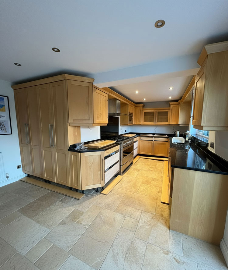 before-kitchen-respraying-with-2-tone-colours